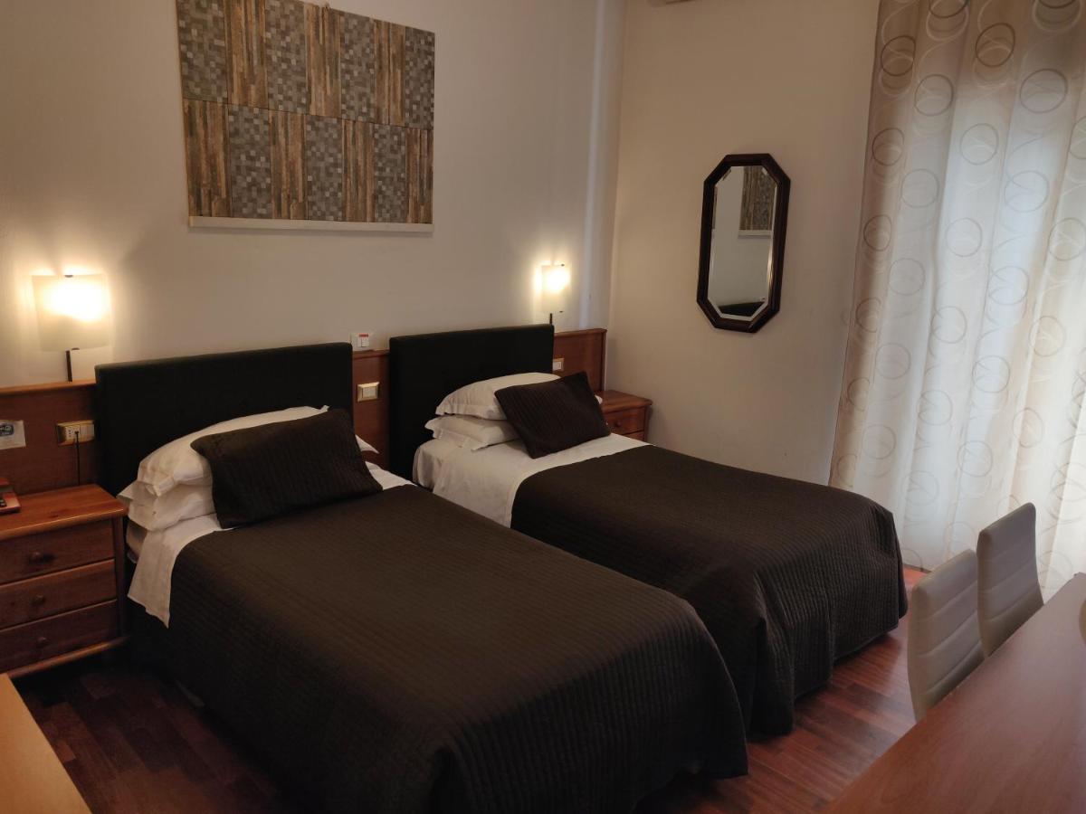 Hotel Il Rustichello Lonato del Garda Exterior foto