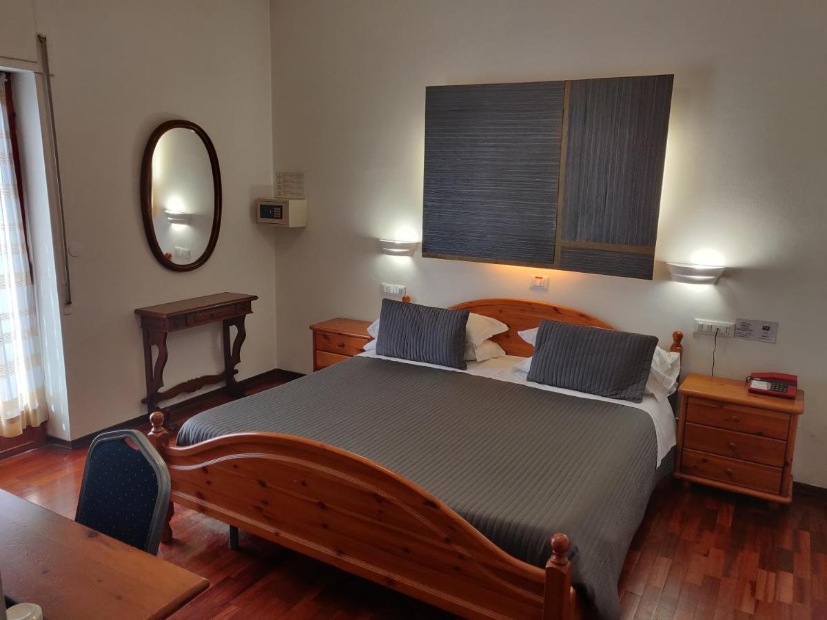 Hotel Il Rustichello Lonato del Garda Exterior foto