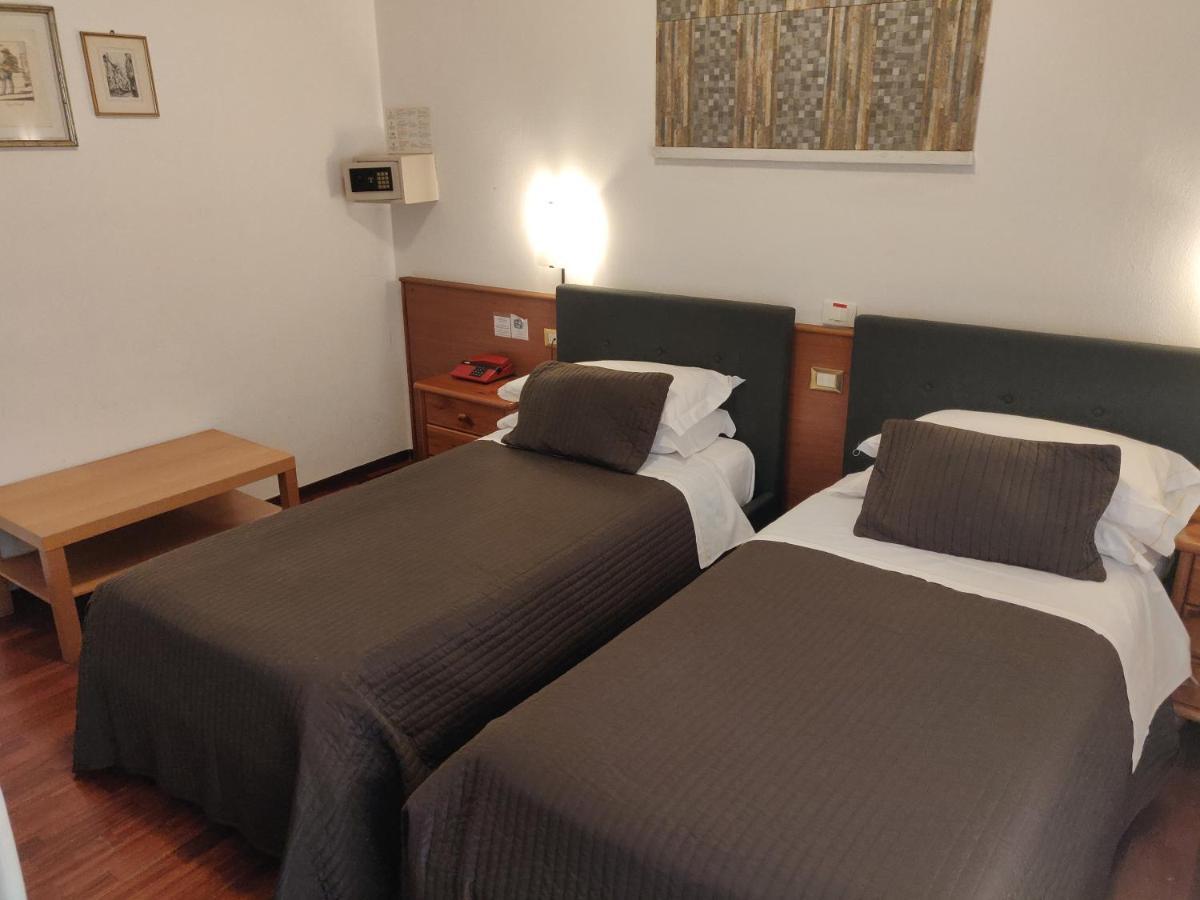 Hotel Il Rustichello Lonato del Garda Exterior foto