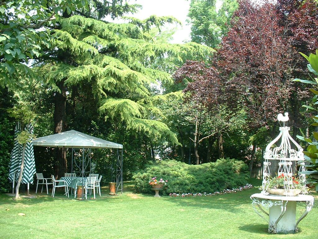 Hotel Il Rustichello Lonato del Garda Exterior foto