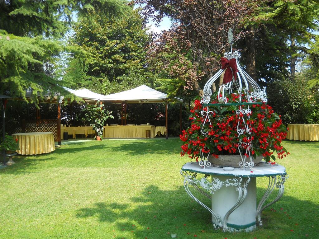 Hotel Il Rustichello Lonato del Garda Exterior foto