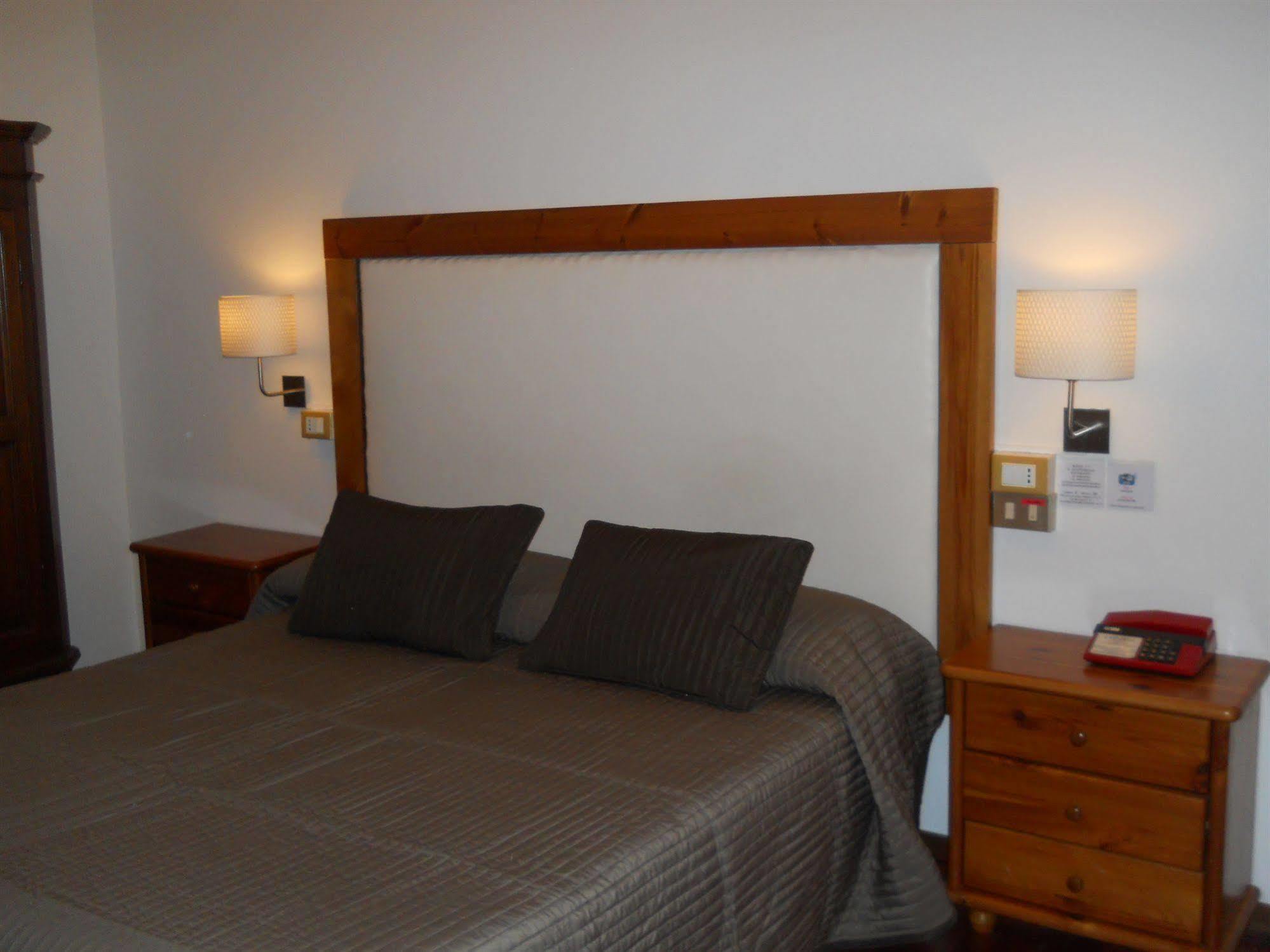 Hotel Il Rustichello Lonato del Garda Exterior foto